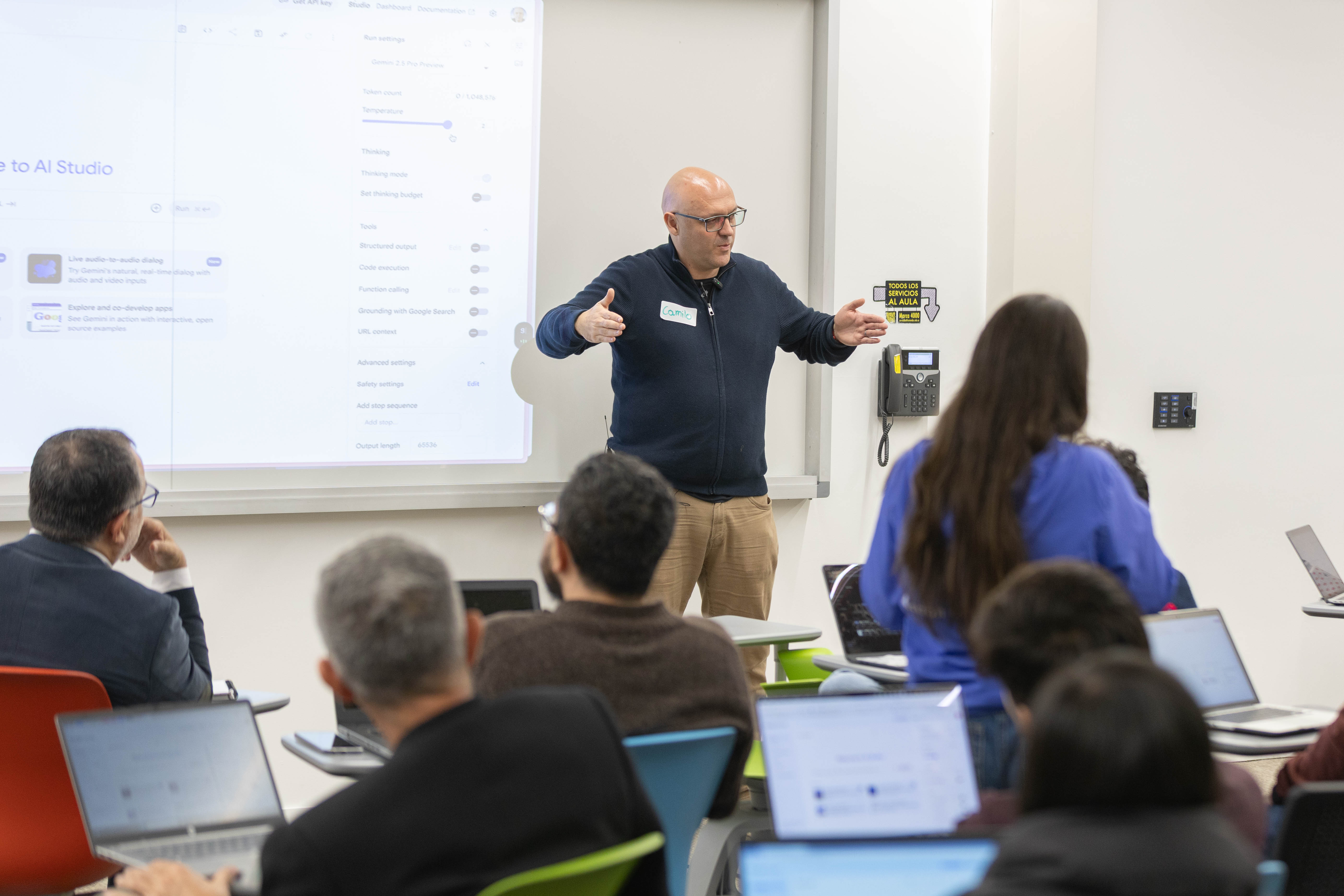 Camilo Serna en la charla Agentes Inteligentes al servicio del emprendedor