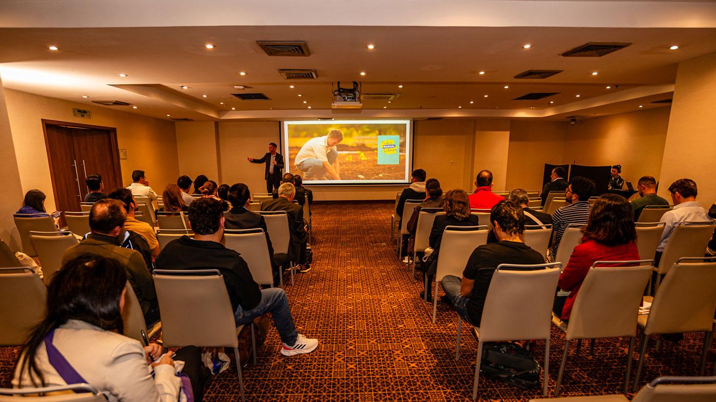 Publico asistente al taller el espiritu heroico del emprendedor con Thomas Ecksmidt