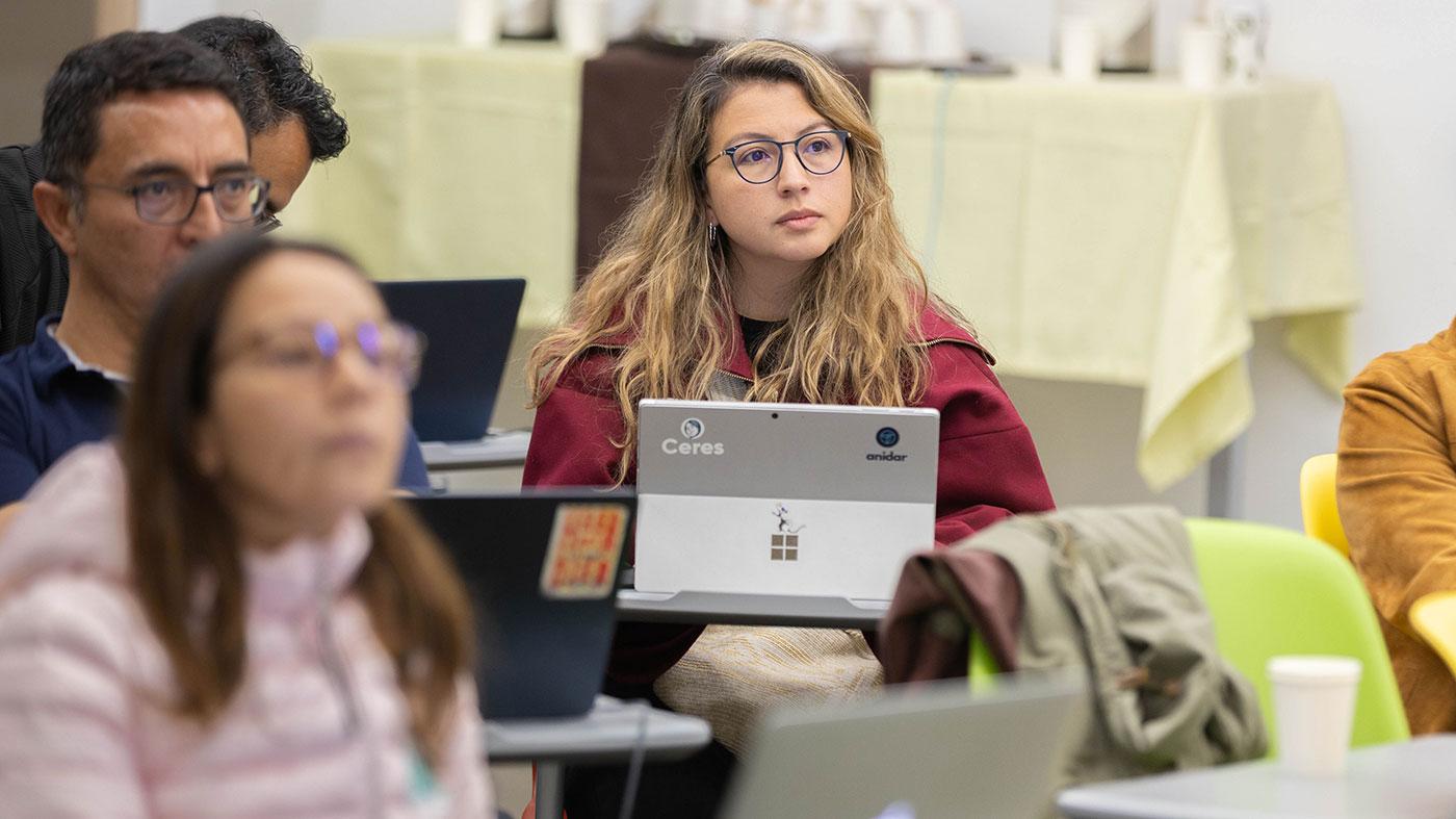 Alumni Uniandes asistente al taller Agentes Inteligentes al servicio del emprendedor